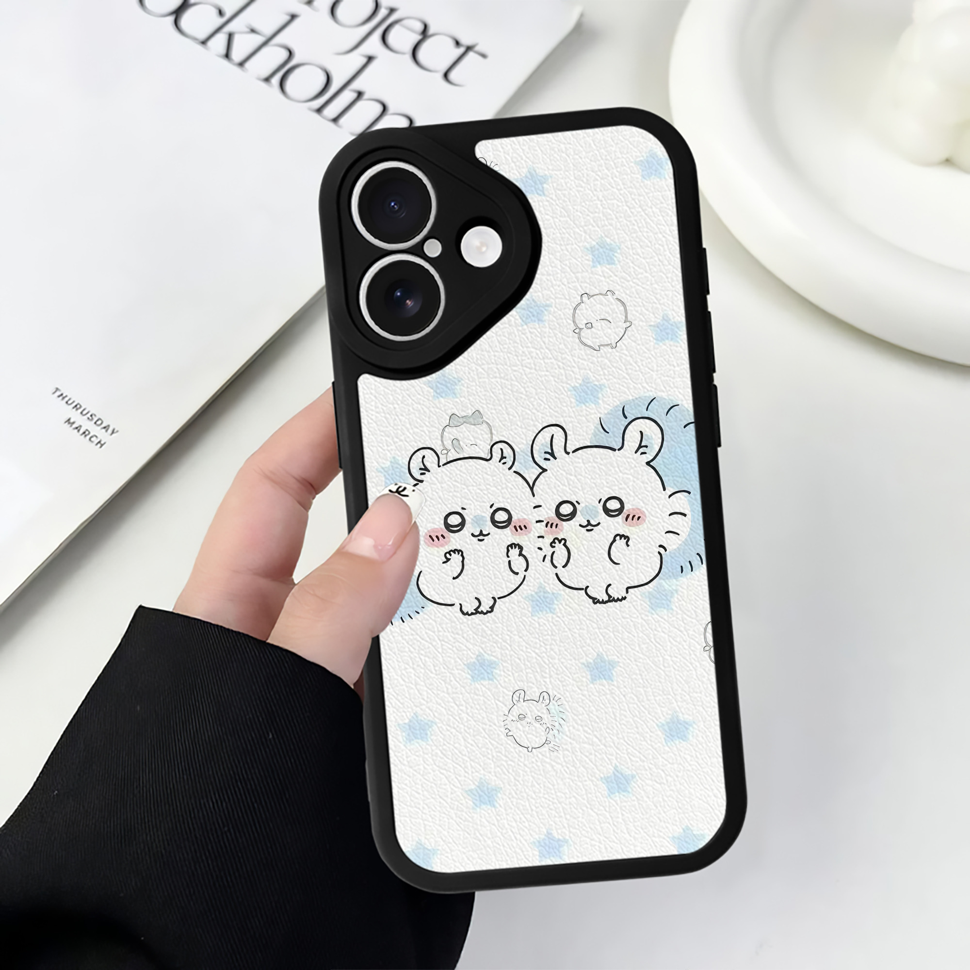 （画像用） ちいかわ Chii-kawa 【iPhone 16シリーズ対応】シリコンスマホケース（レザー調） 材質：シリコン